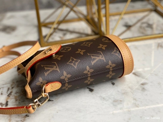 Cheap POUCH LOUIS ME FOLD VUITTON 0821